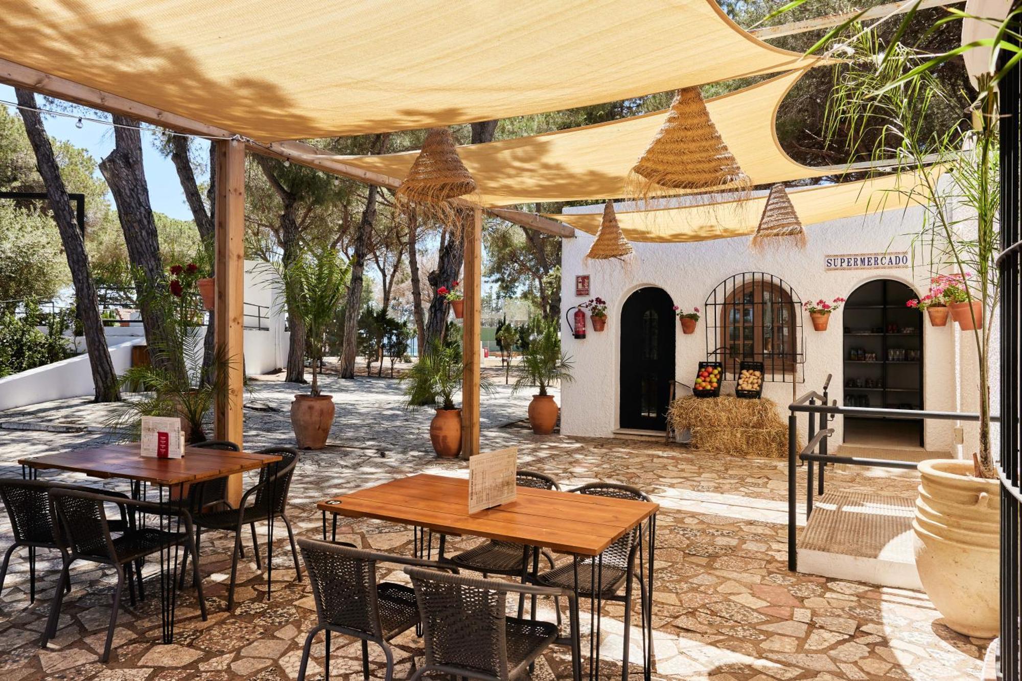 Taiga Conil Hotel Conil De La Frontera Exterior foto